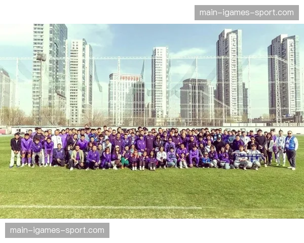 中超俱乐部开放日,千名球迷走进基地参观互动 中超俱乐部开放日,千名球迷走进基地参观互动