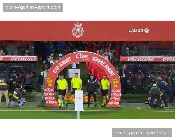 特写：从重伤中归来，贝蒂斯小将阿布德打入绝杀球后掩面而泣。